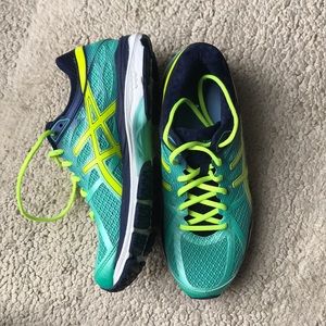 Women’s ASICS gel cumulus running shoe